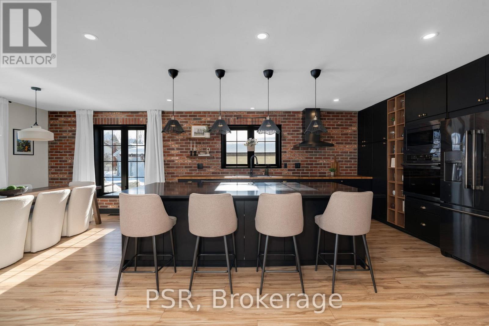 4 Centennial Avenue, Springwater (Elmvale), Ontario  L0L 1P0 - Photo 6 - S12747410