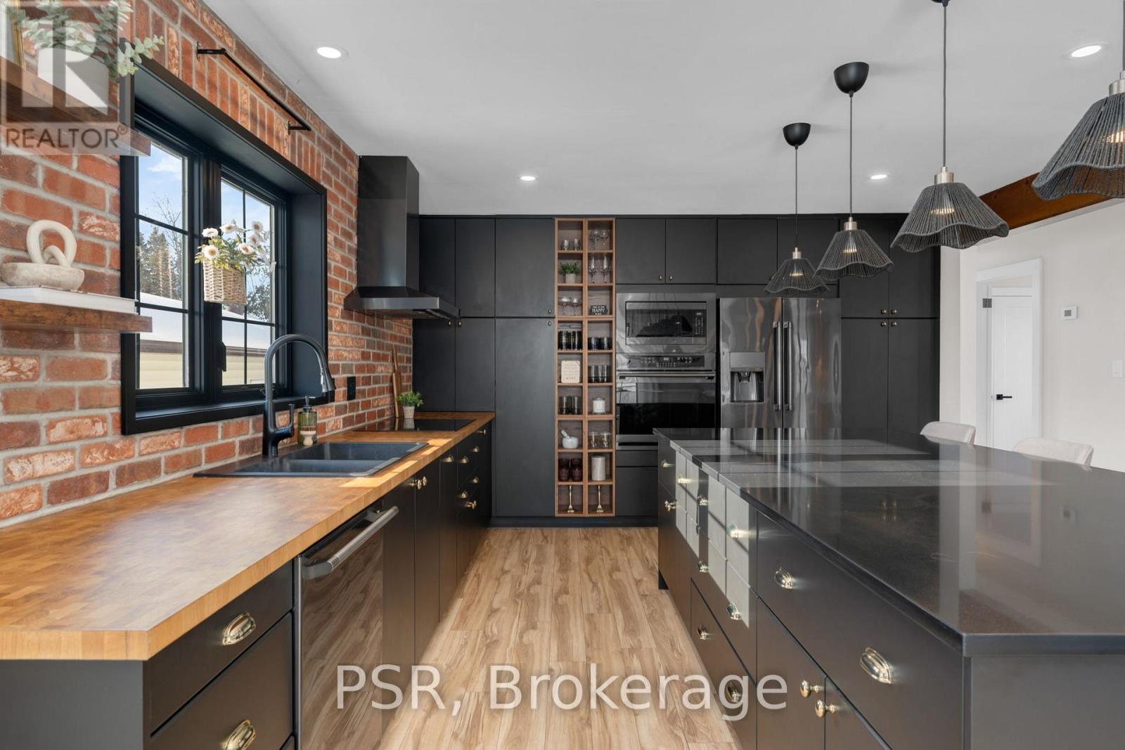 4 Centennial Avenue, Springwater (Elmvale), Ontario  L0L 1P0 - Photo 8 - S12747410