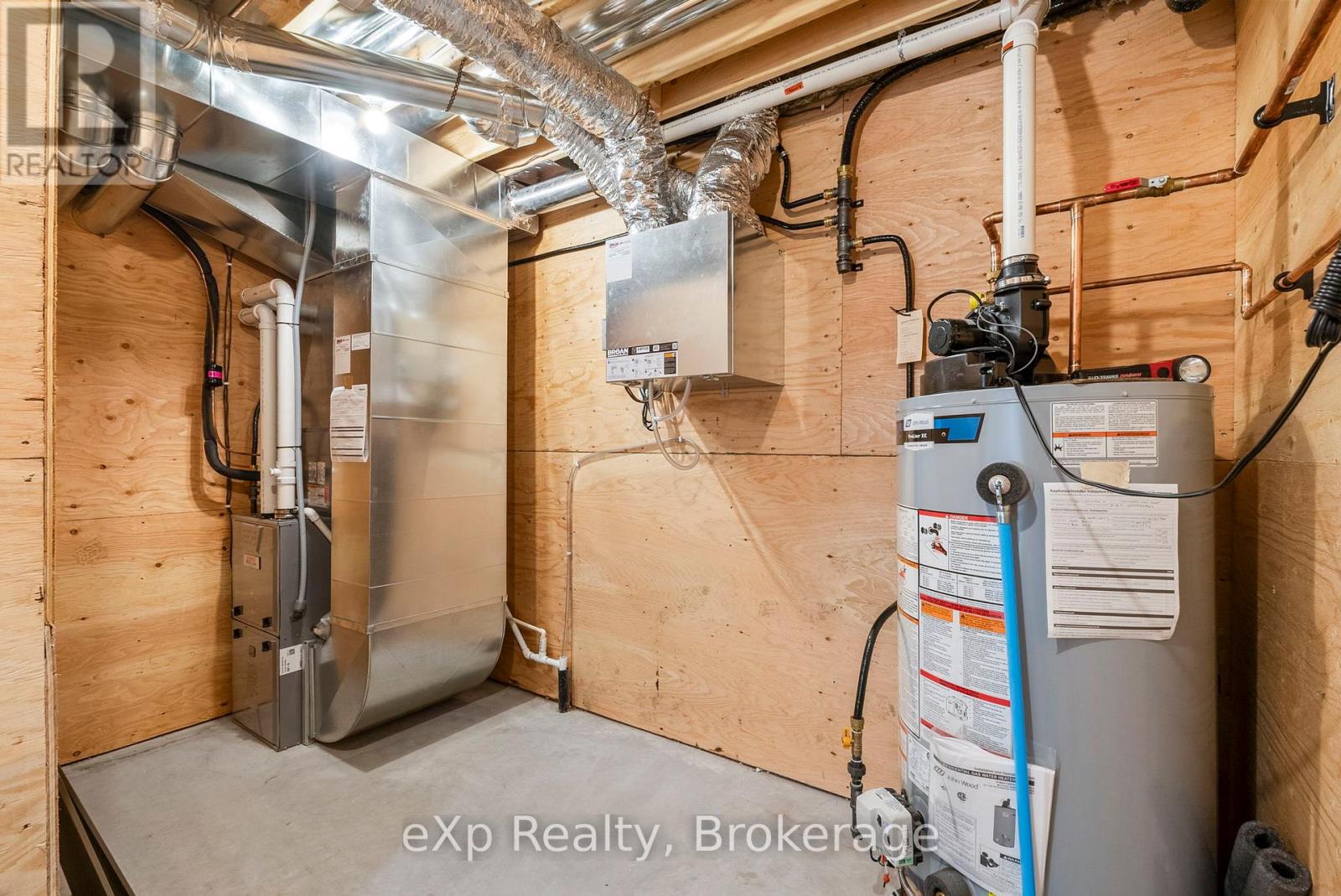 544 Newfoundland Street, Wellington North, Ontario N0G 2L2 - Photo 35 - X12747390