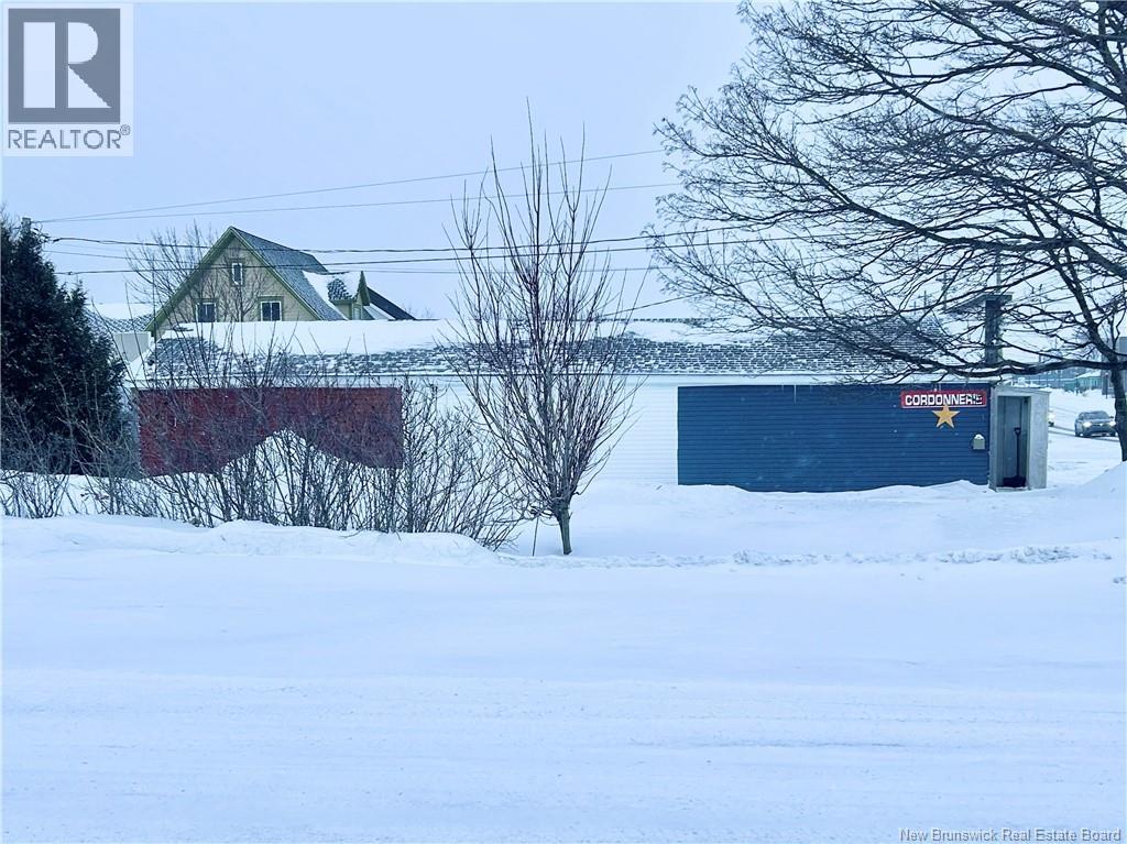 112 St-Pierre O Boulevard, Caraquet, New Brunswick  E1W 1B9 - Photo 2 - NB132805