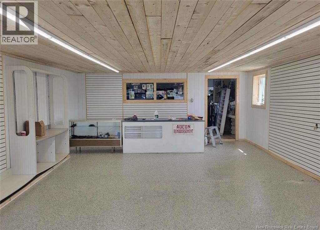 112 St-Pierre O Boulevard, Caraquet, New Brunswick  E1W 1B9 - Photo 3 - NB132805