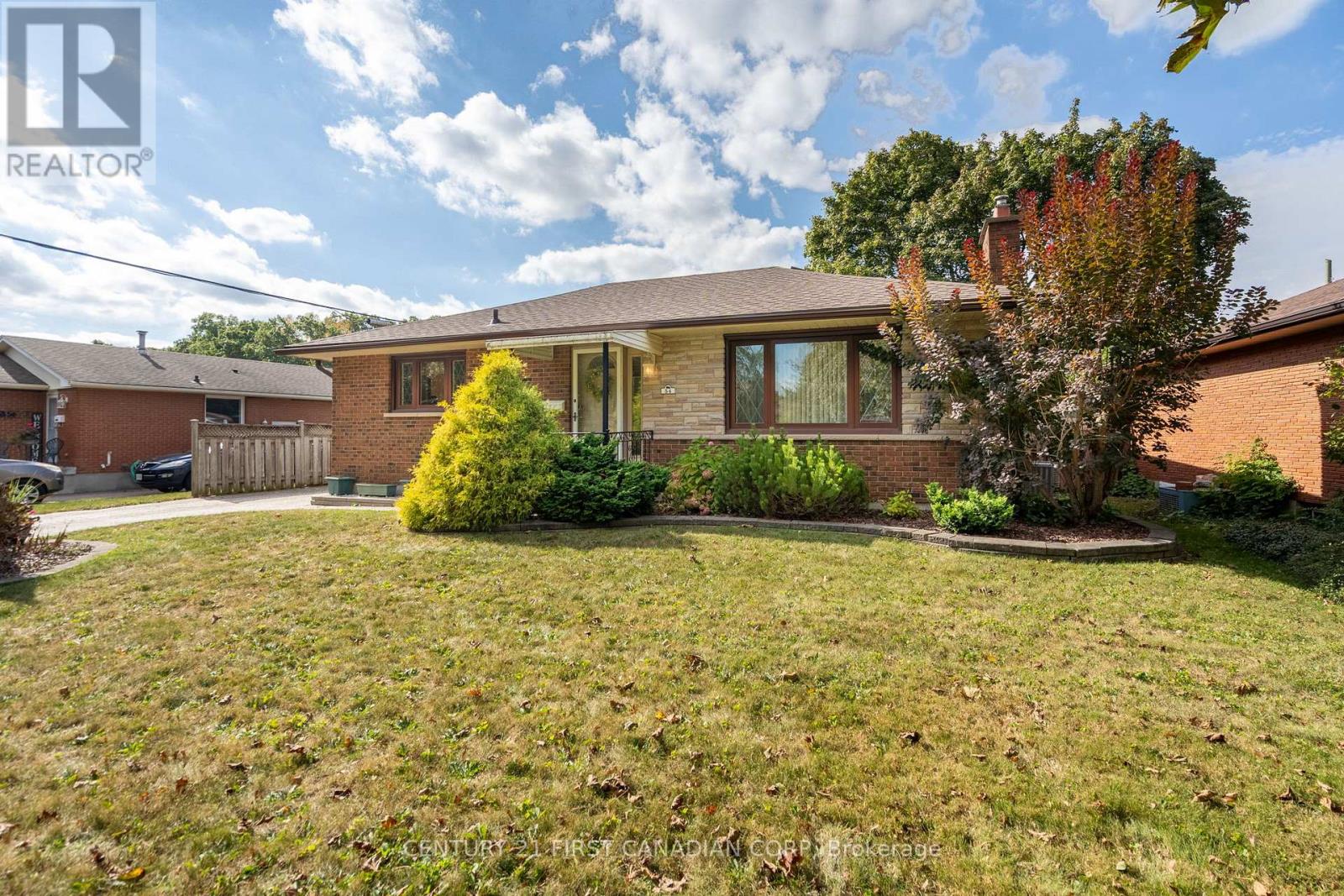 54 Algonquin Crescent, London East, Ontario  N5W 1N4 - Photo 2 - X12747380