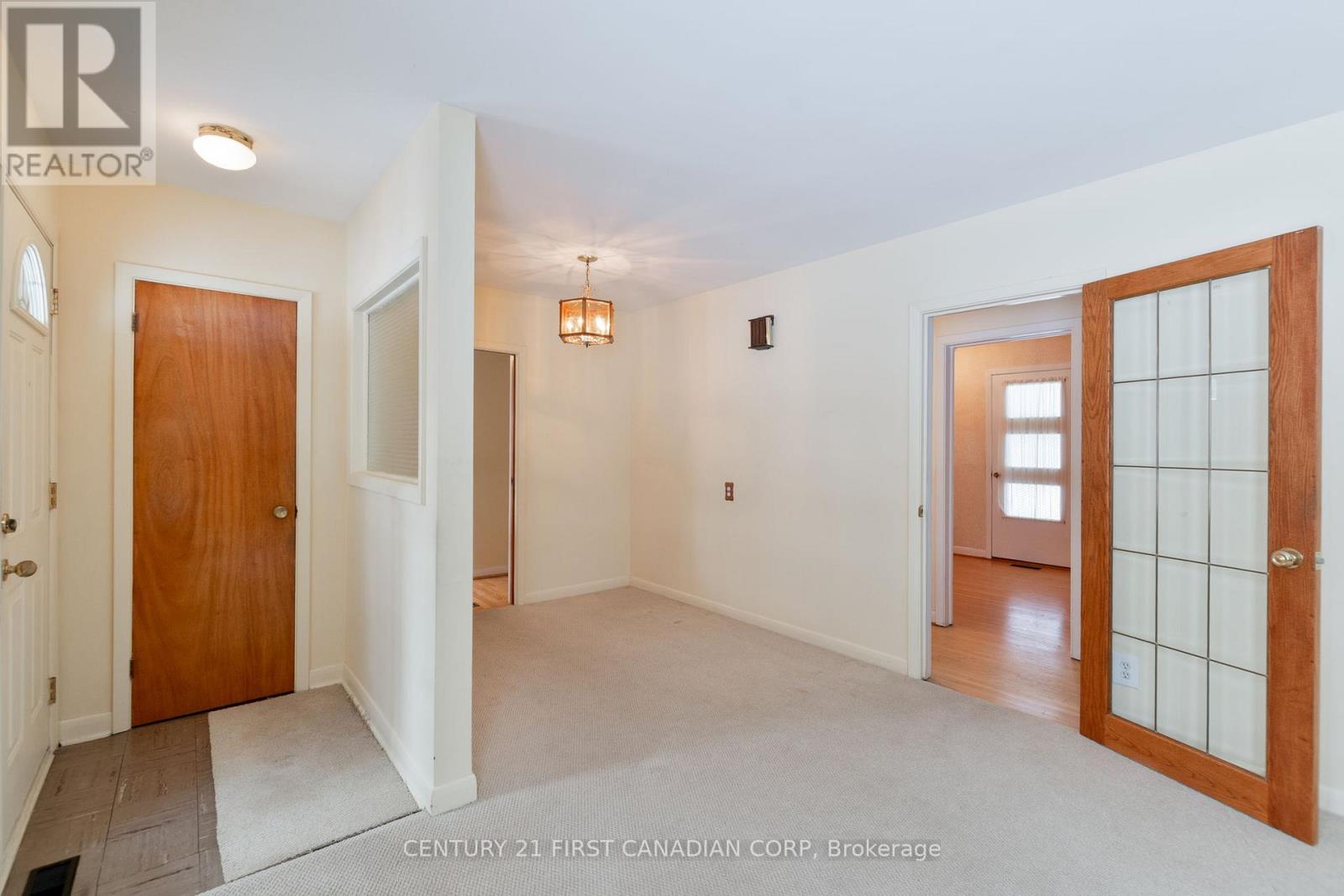 54 Algonquin Crescent, London East, Ontario  N5W 1N4 - Photo 8 - X12747380