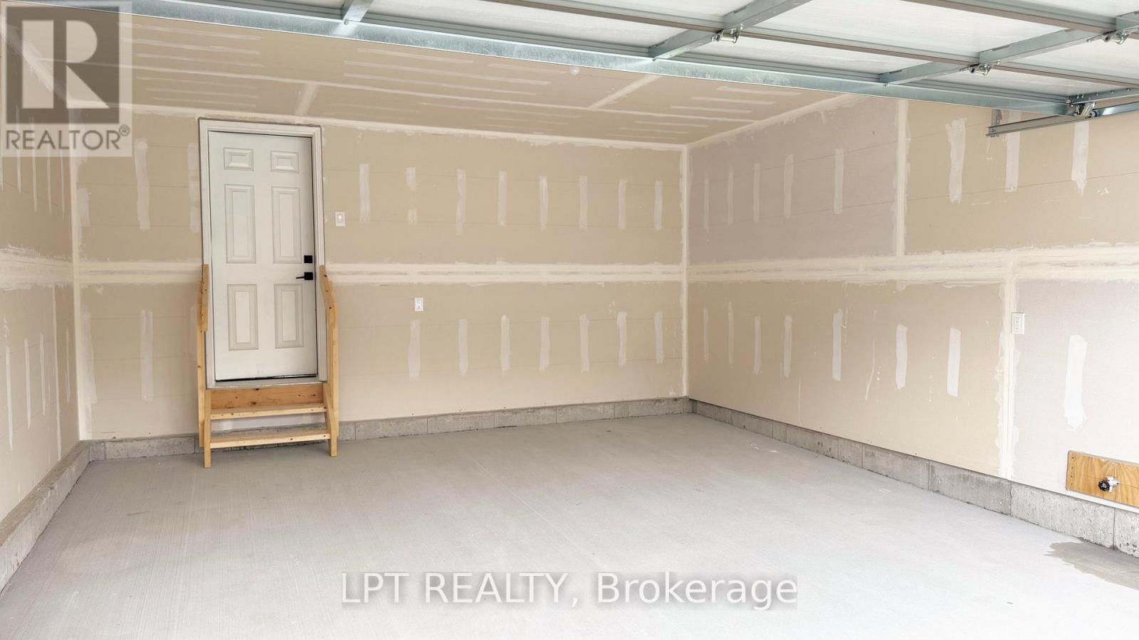 122 Tonic Crescent, Ottawa, Ontario  K2K 1X7 - Photo 15 - X12529612