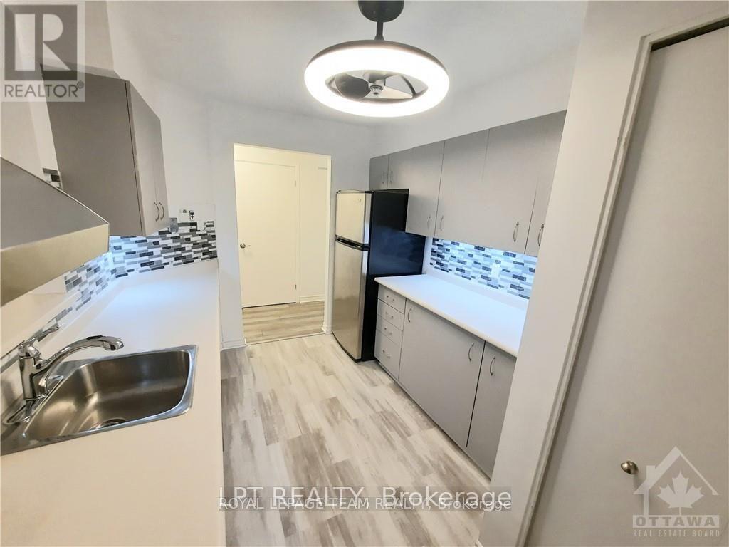 213 316 Lorry Greenberg Drive, Ottawa, Ontario  K1T 2P4 - Photo 4 - X12594796