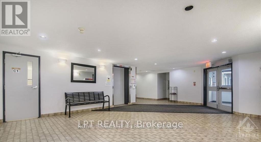 213 316 Lorry Greenberg Drive, Ottawa, Ontario  K1T 2P4 - Photo 2 - X12594796
