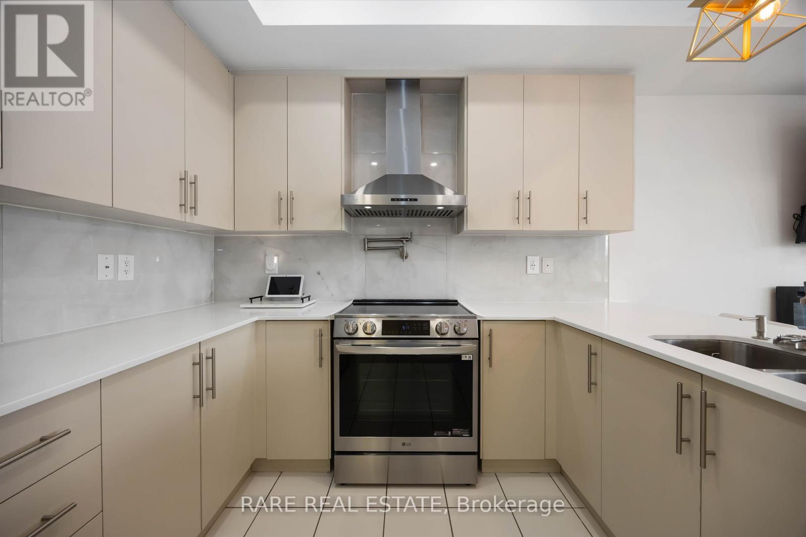 8 - 105 Kayla Crescent, Vaughan, Ontario  L6A 4W3 - Photo 6 - N12747392