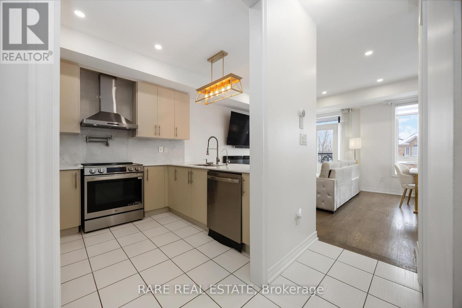 8 - 105 Kayla Crescent, Vaughan, Ontario  L6A 4W3 - Photo 7 - N12747392