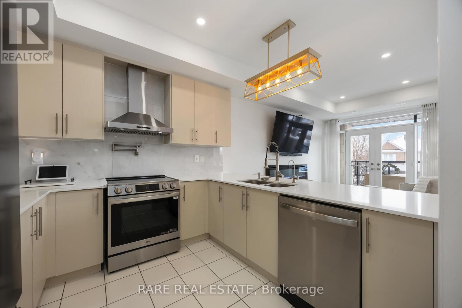 8 - 105 Kayla Crescent, Vaughan, Ontario  L6A 4W3 - Photo 9 - N12747392