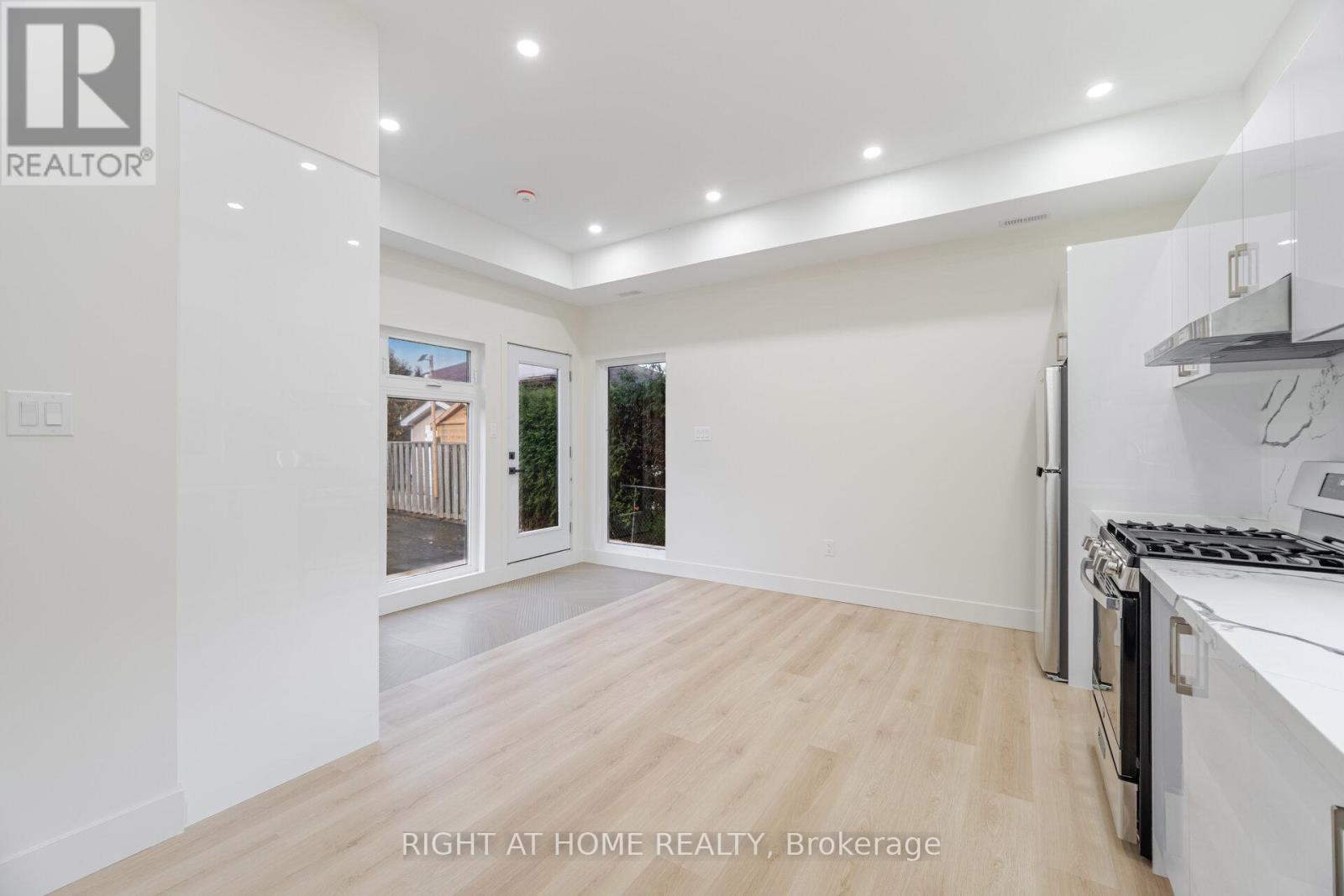 25 Templar Drive, Toronto, Ontario  M9R 3C6 - Photo 10 - W12747374