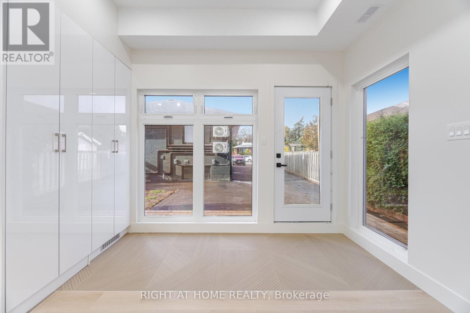 25 Templar Drive, Toronto, Ontario  M9R 3C6 - Photo 6 - W12747374