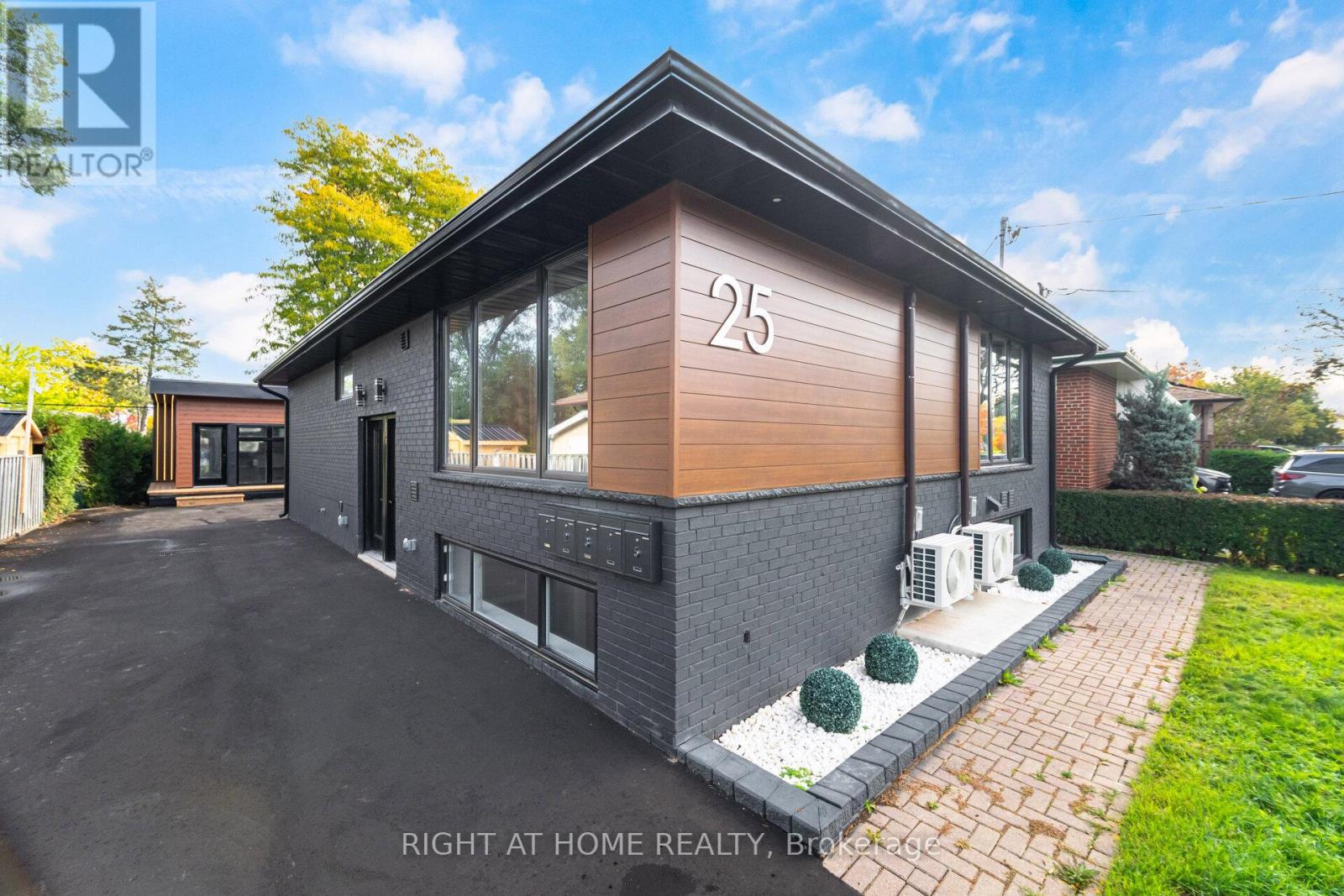 25 TEMPLAR DRIVE, Toronto, Ontario