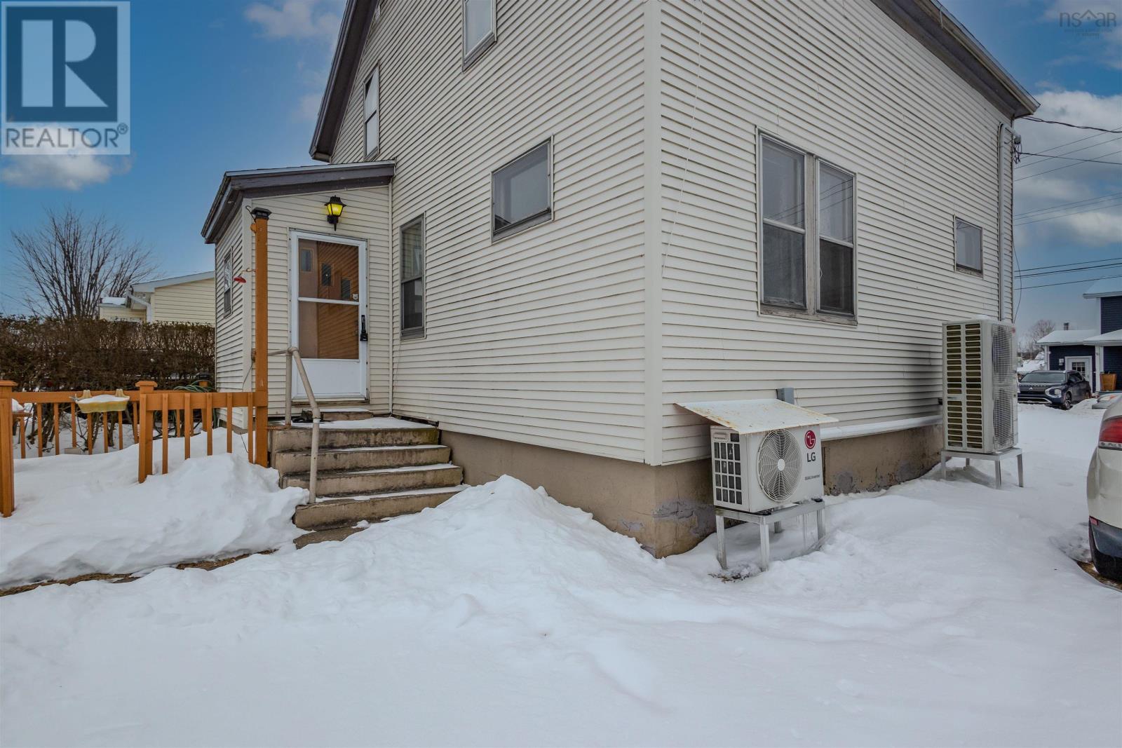 307 Cabot Street, Sydney, Nova Scotia  B1P 4E9 - Photo 5 - 202525043