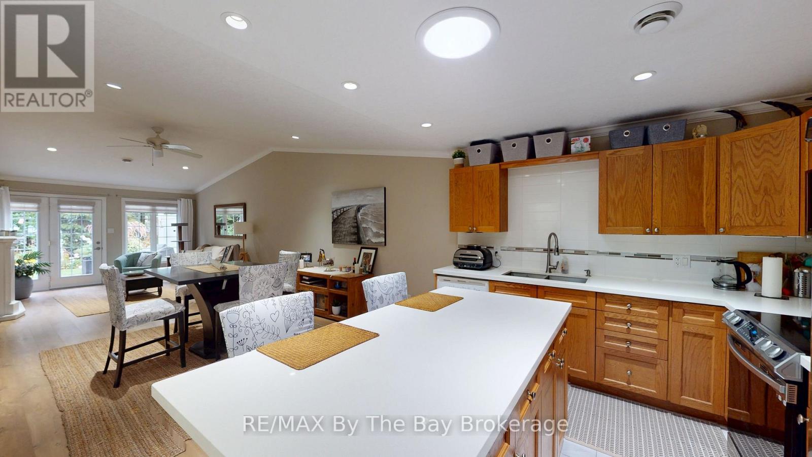 67 Meadow Lane, Wasaga Beach, Ontario  L9Z 0A3 - Photo 3 - S12747436