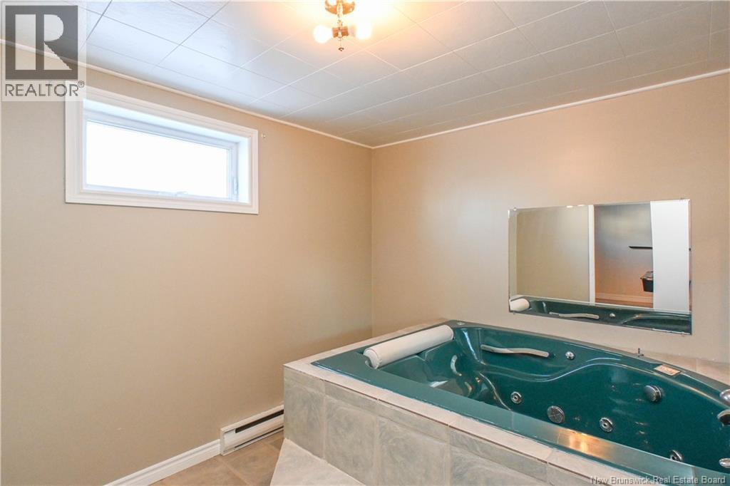 23 Saint-Simon Road, Caraquet, New Brunswick  E1W 1B3 - Photo 34 - NB132789