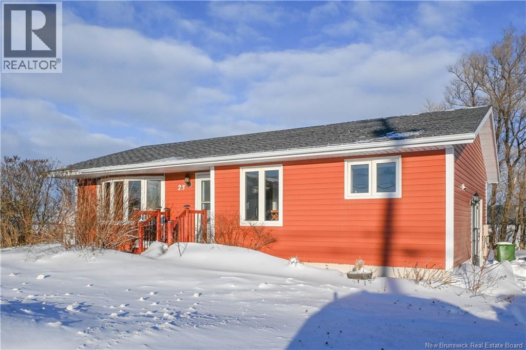 23 Saint-Simon Road, Caraquet, New Brunswick  E1W 1B3 - Photo 2 - NB132789