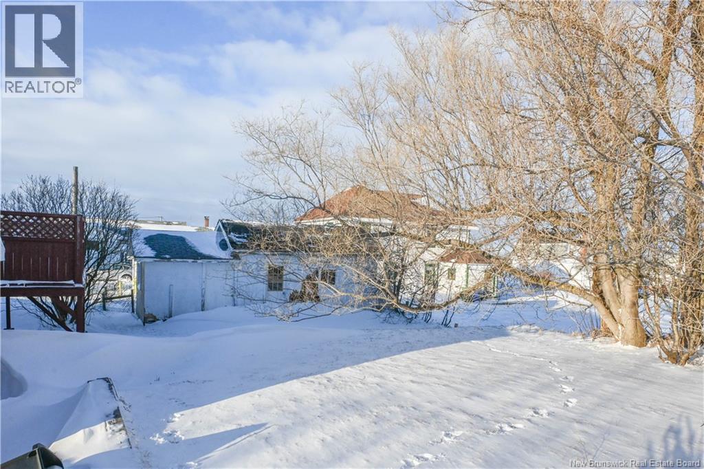 23 Saint-Simon Road, Caraquet, New Brunswick  E1W 1B3 - Photo 6 - NB132789