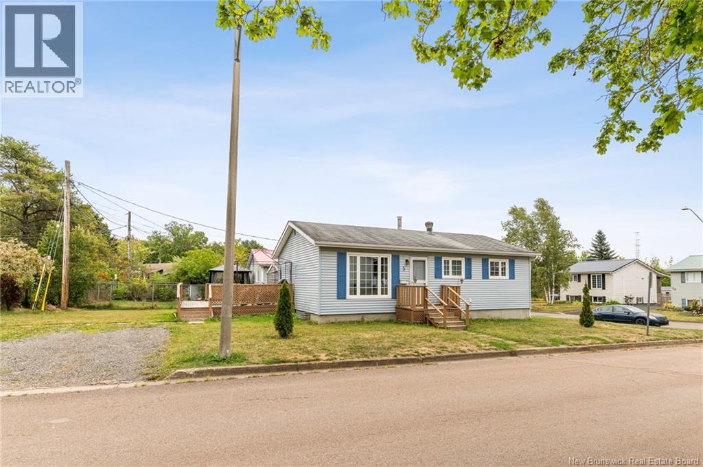 5 Wildwood, Moncton, New Brunswick  E1E 2M4 - Photo 2 - NB132965