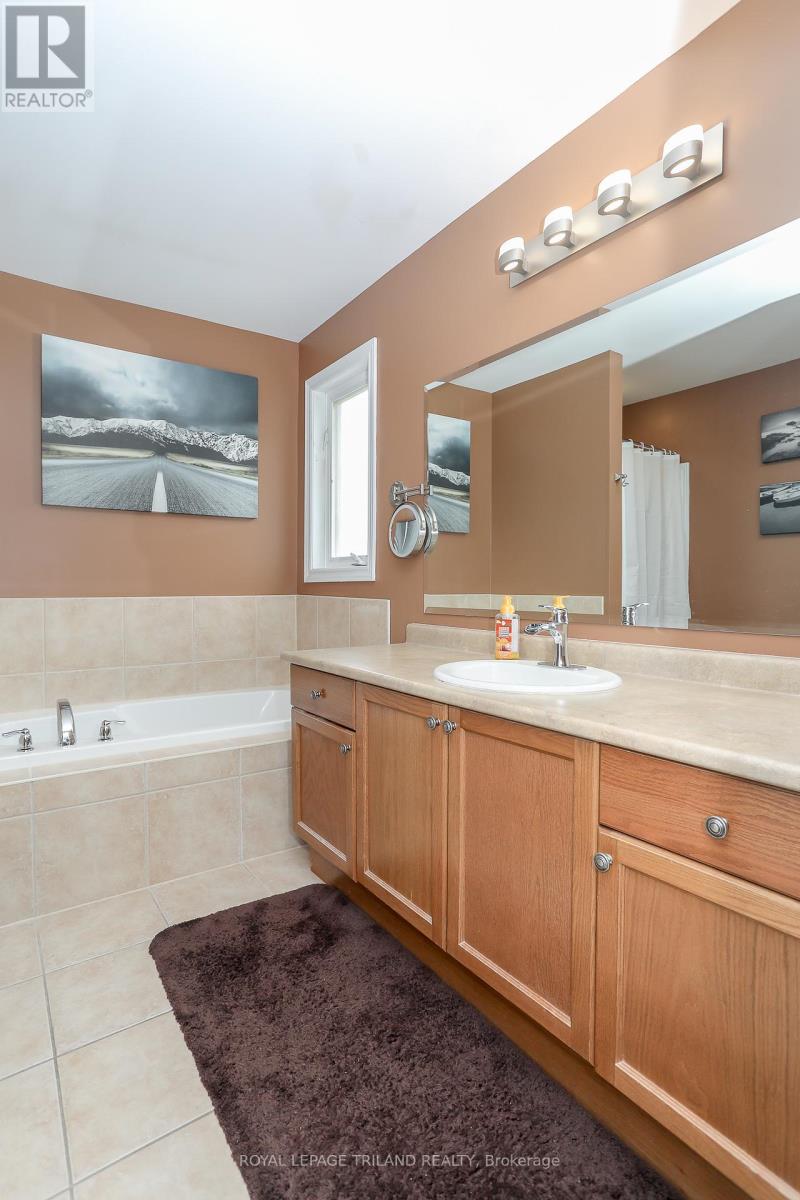 1356 Birchwood Drive, London South, Ontario  N6K 4Y5 - Photo 25 - X12747544