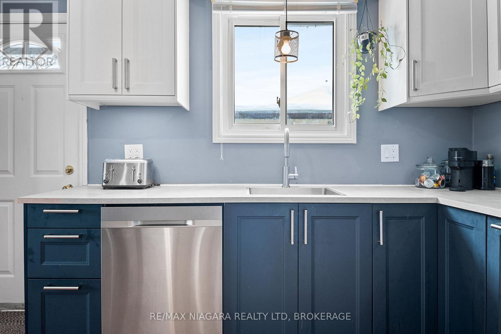 6885 WATERS AVENUE, Niagara Falls, Ontario