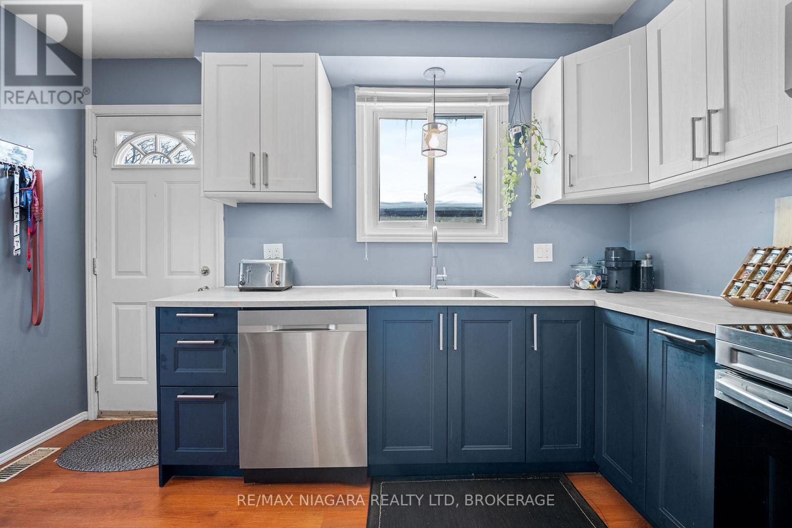 6885 Waters Avenue, Niagara Falls, Ontario  L2G 5X4 - Photo 2 - X12743432