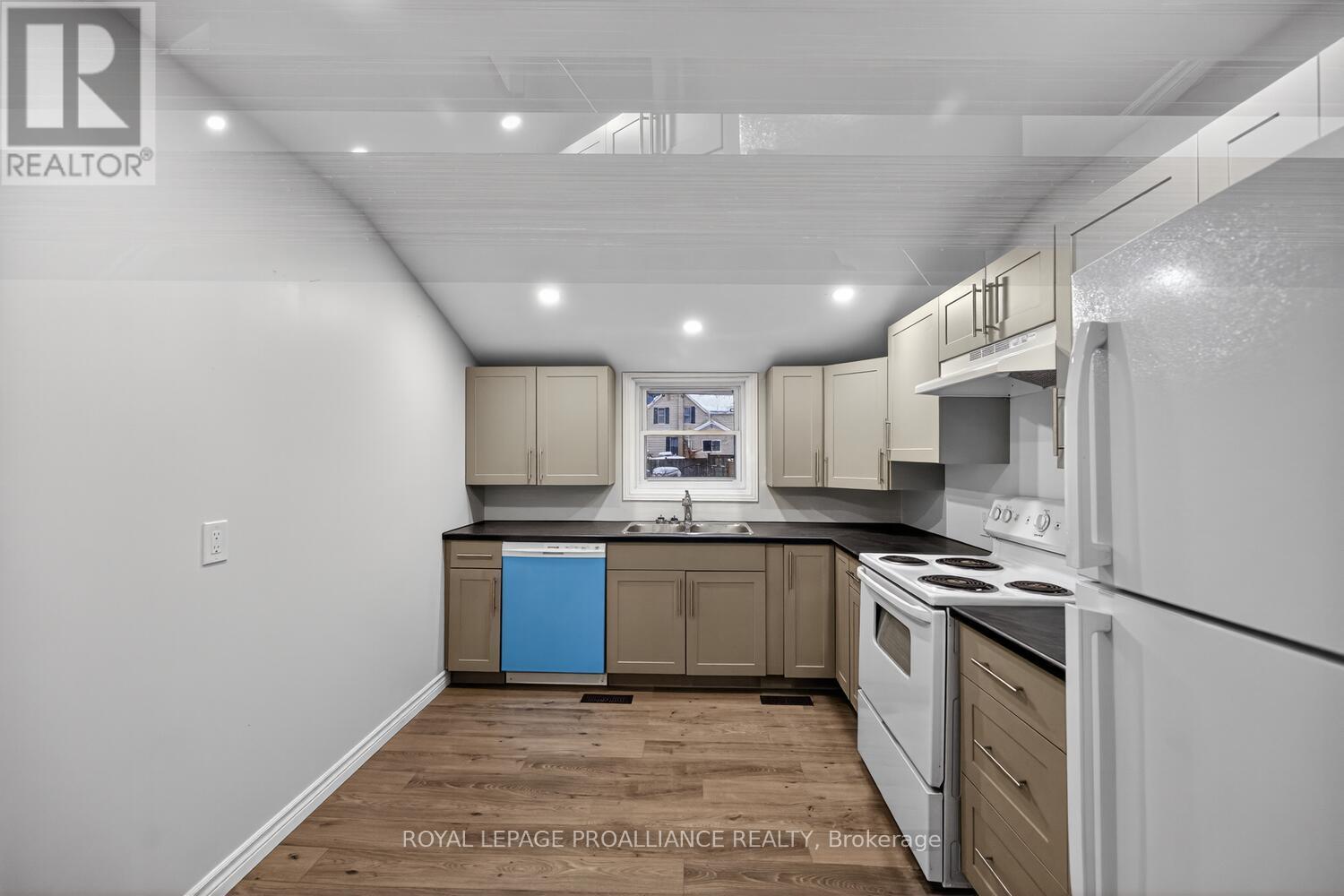 542-544 Middle Street W, Edwardsburgh/cardinal, Ontario  K0E 1E0 - Photo 15 - X12747454