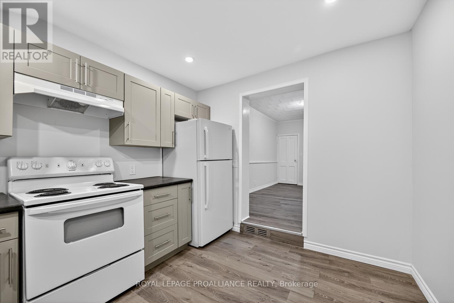 542-544 Middle Street W, Edwardsburgh/cardinal, Ontario  K0E 1E0 - Photo 16 - X12747454