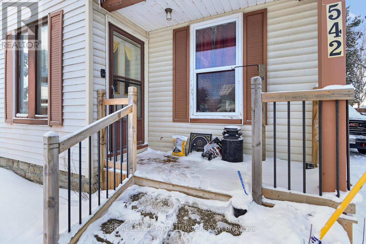 542-544 Middle Street W, Edwardsburgh/cardinal, Ontario  K0E 1E0 - Photo 3 - X12747454
