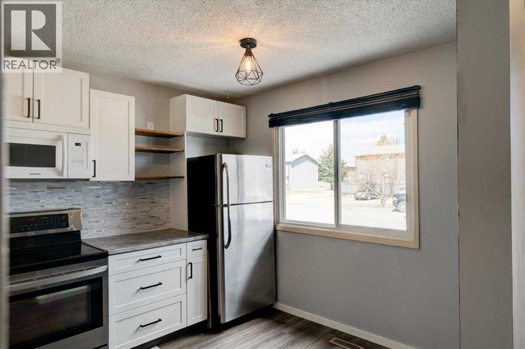 7812 Cedarwood Park, Grande Prairie, Alberta  T8V 4R8 - Photo 7 - A2276054