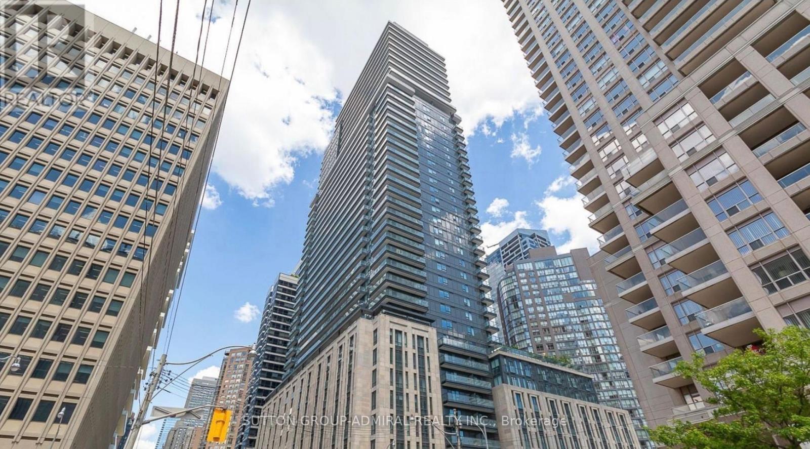 2012 - 955 BAY STREET, Toronto, Ontario