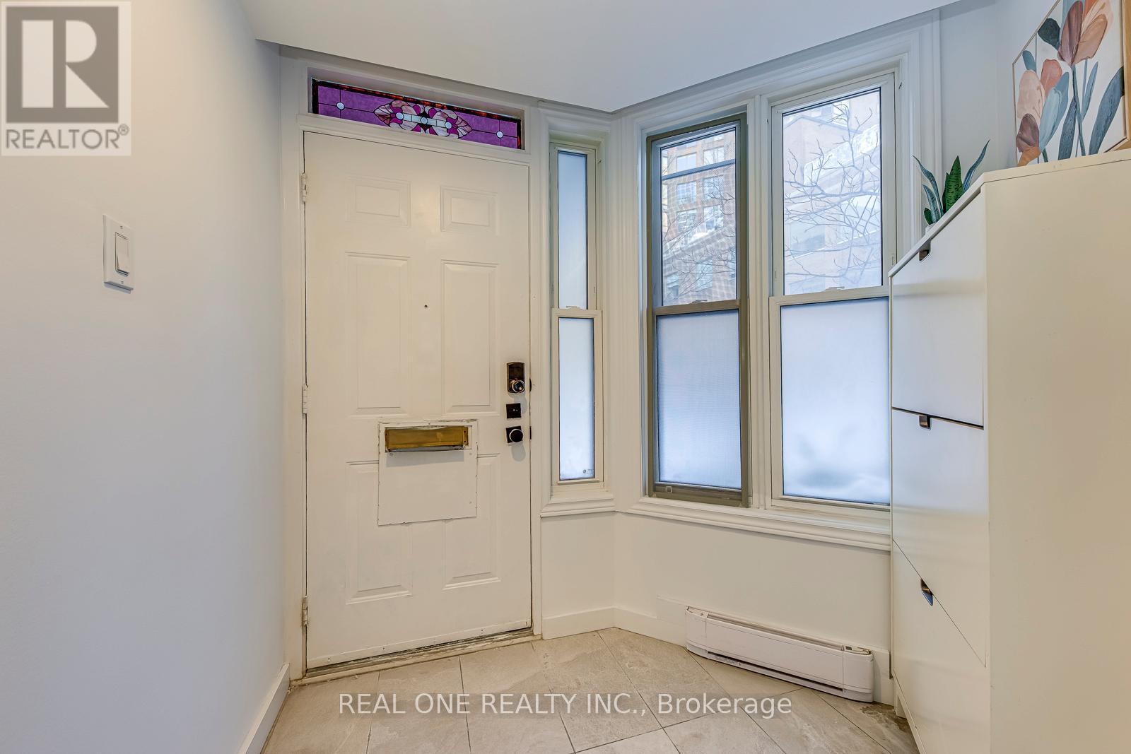 40 Irwin Avenue, Toronto (Bay Street Corridor), Ontario  M4Y 1L2 - Photo 4 - C12747554