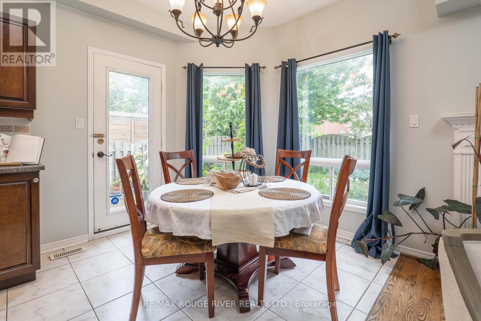 1762 White Cedar Drive, Pickering (Amberlea), Ontario  L1V 6Z1 - Photo 4 - E12747438