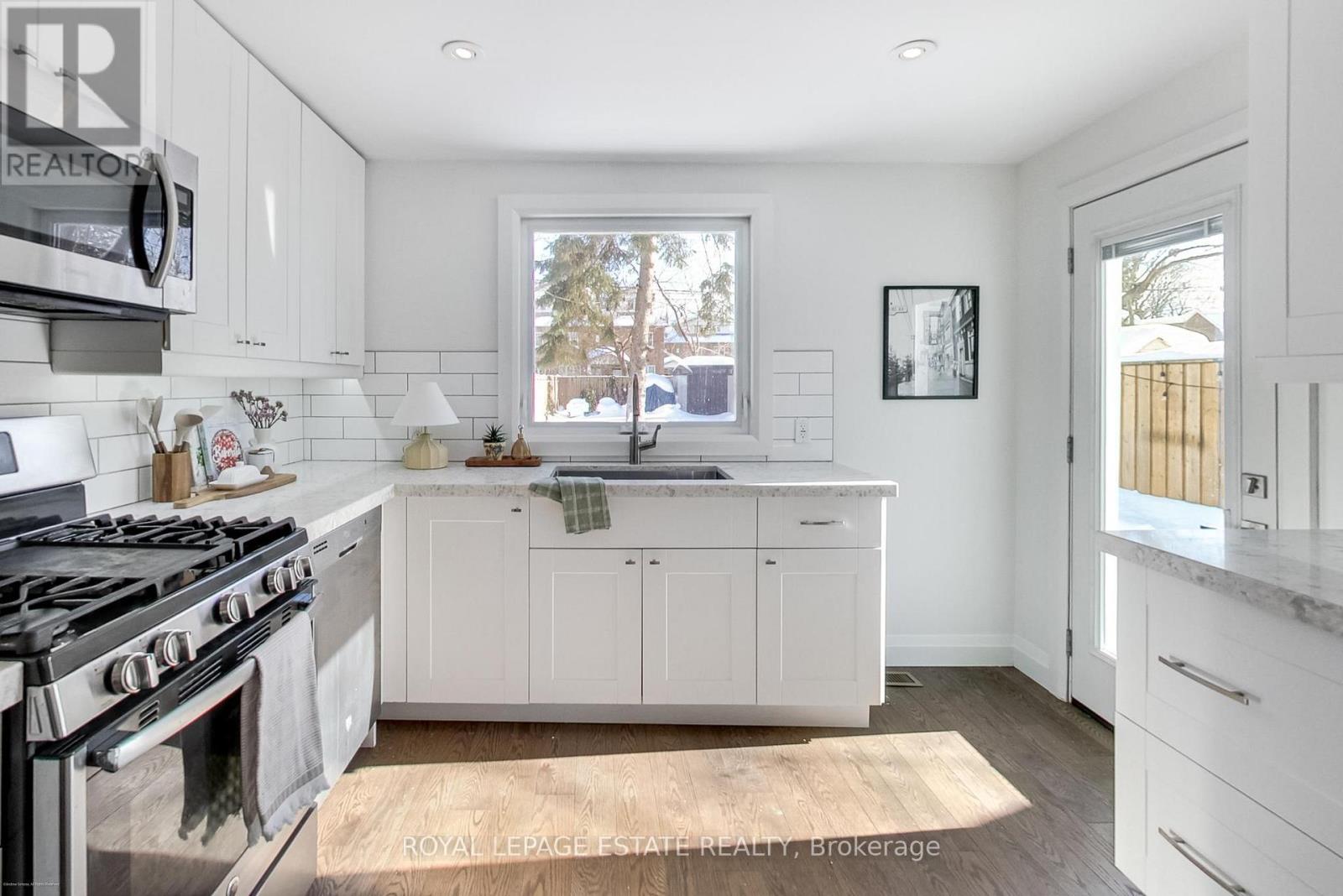 25 Coleridge Avenue, Toronto, Ontario  M4C 4H4 - Photo 11 - E12747532