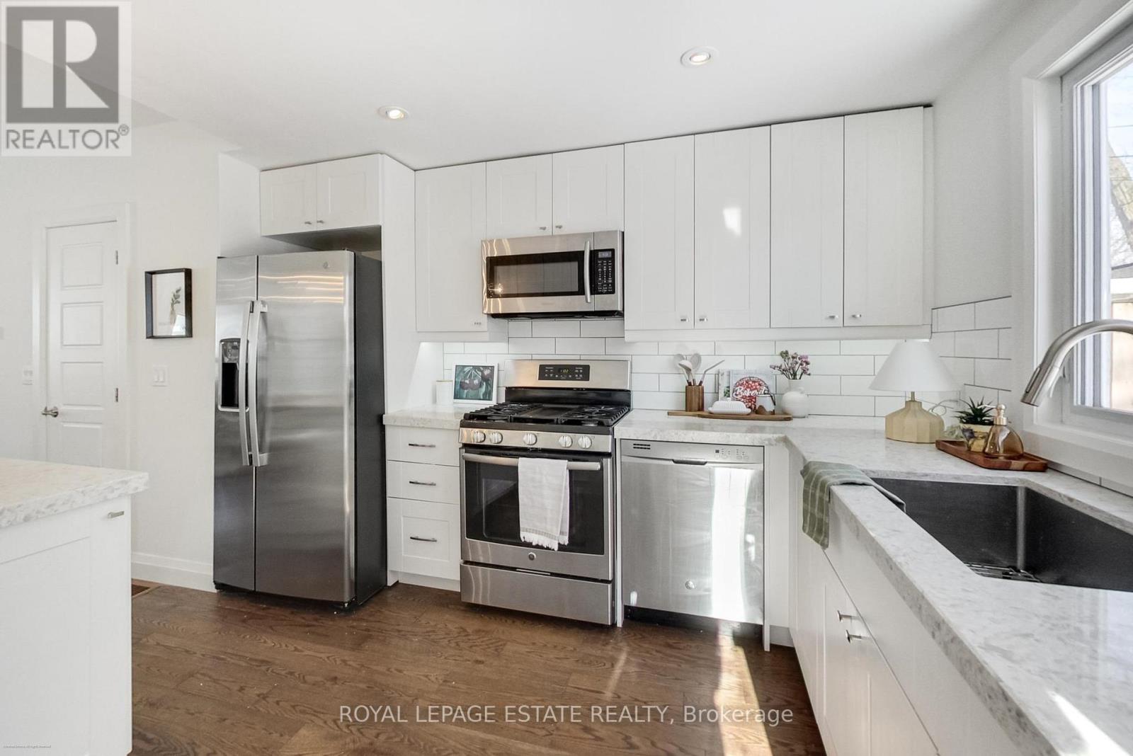 25 Coleridge Avenue, Toronto, Ontario  M4C 4H4 - Photo 12 - E12747532