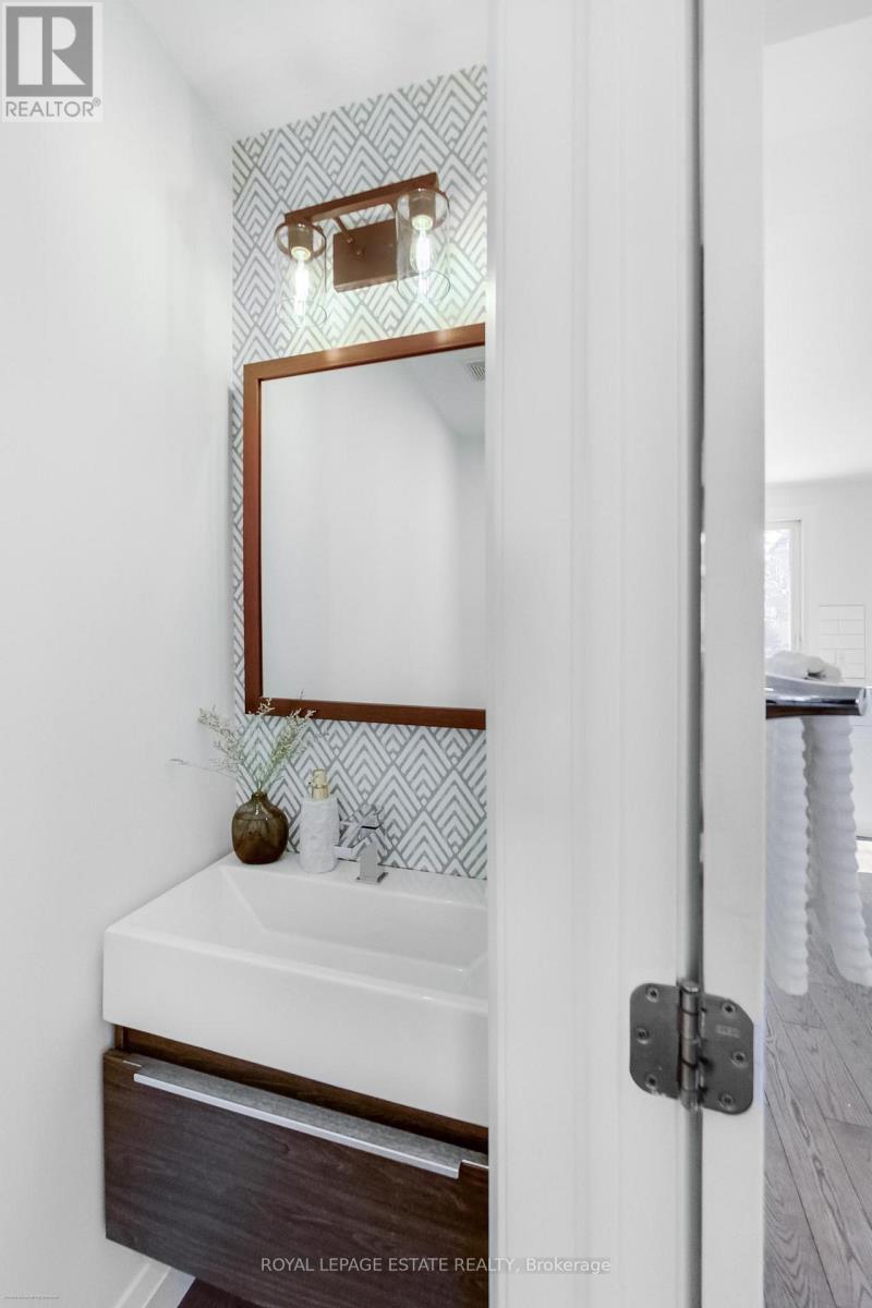 25 Coleridge Avenue, Toronto, Ontario  M4C 4H4 - Photo 13 - E12747532