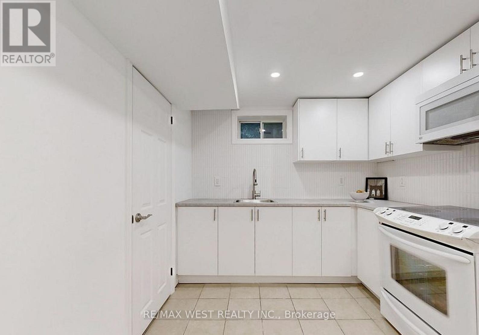 138 ARMITAGE DRIVE, Newmarket, Ontario