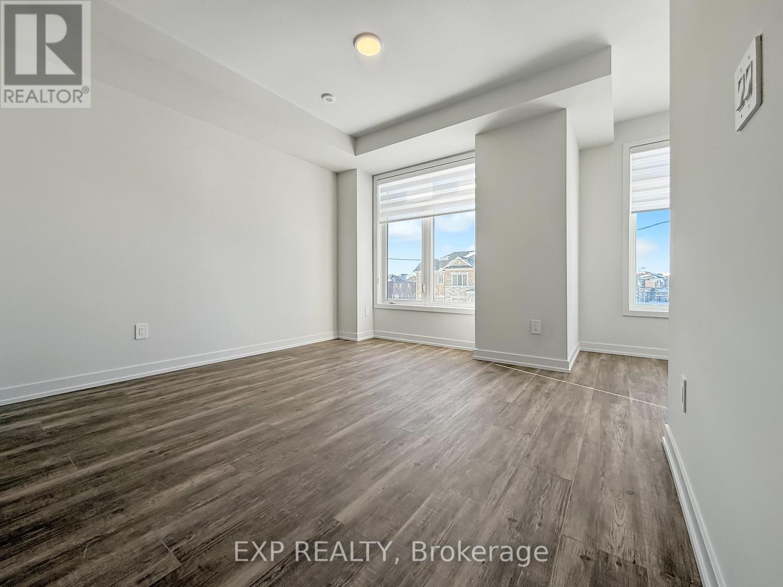 15 Victor Metcalf Lane, Richmond Hill, Ontario  L4B 0J7 - Photo 4 - N12747488