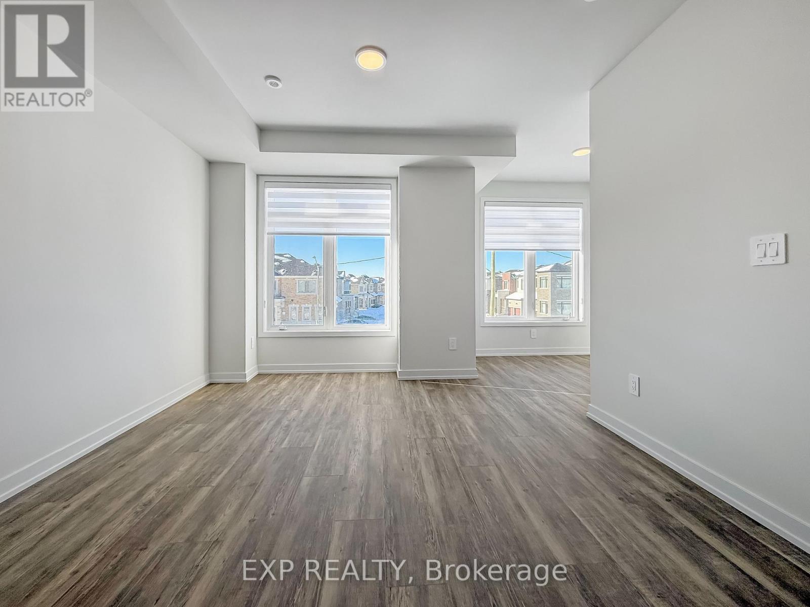 15 Victor Metcalf Lane, Richmond Hill, Ontario  L4B 0J7 - Photo 5 - N12747488