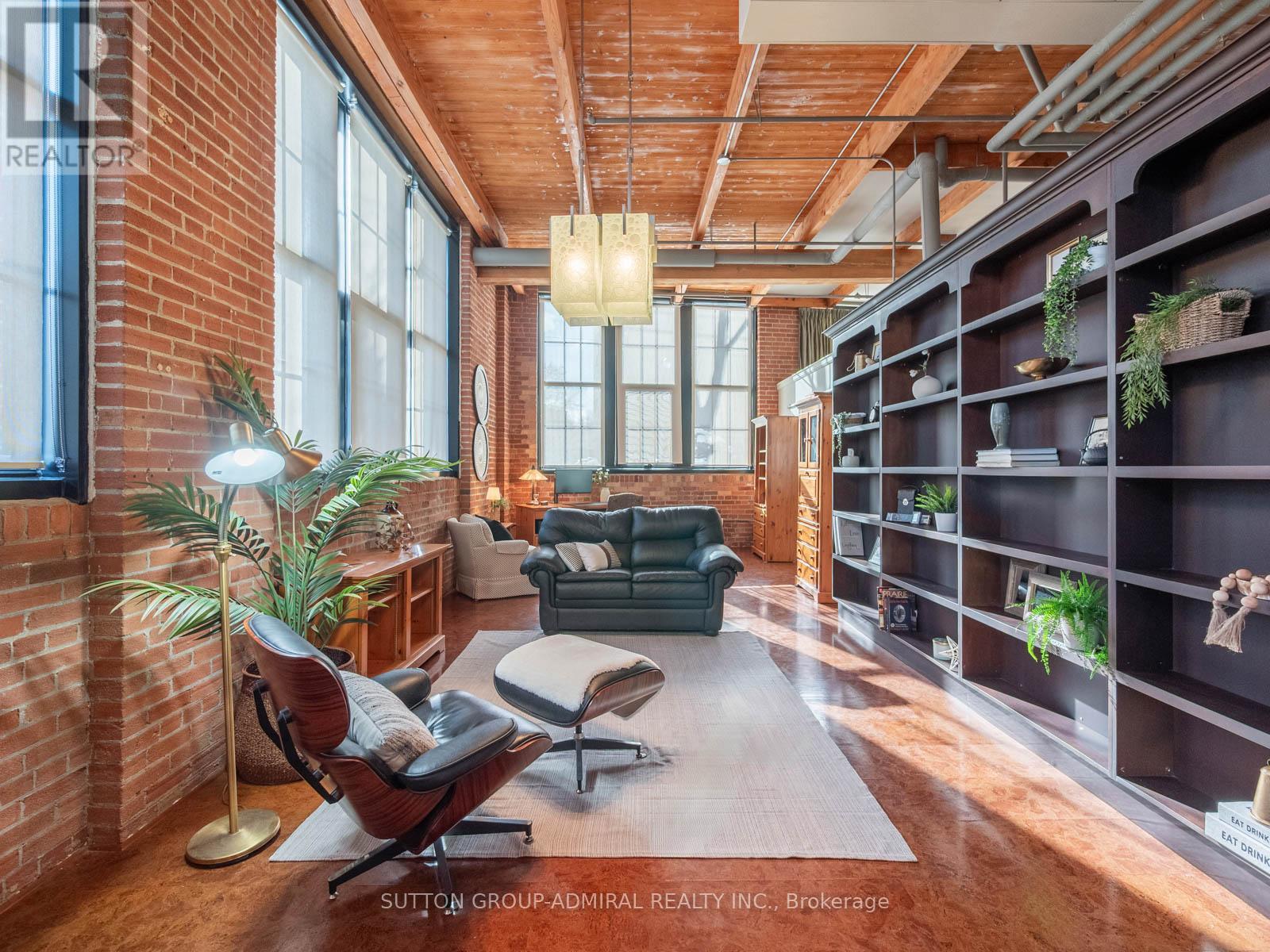 204 - 543 TIMOTHY STREET, Newmarket, Ontario