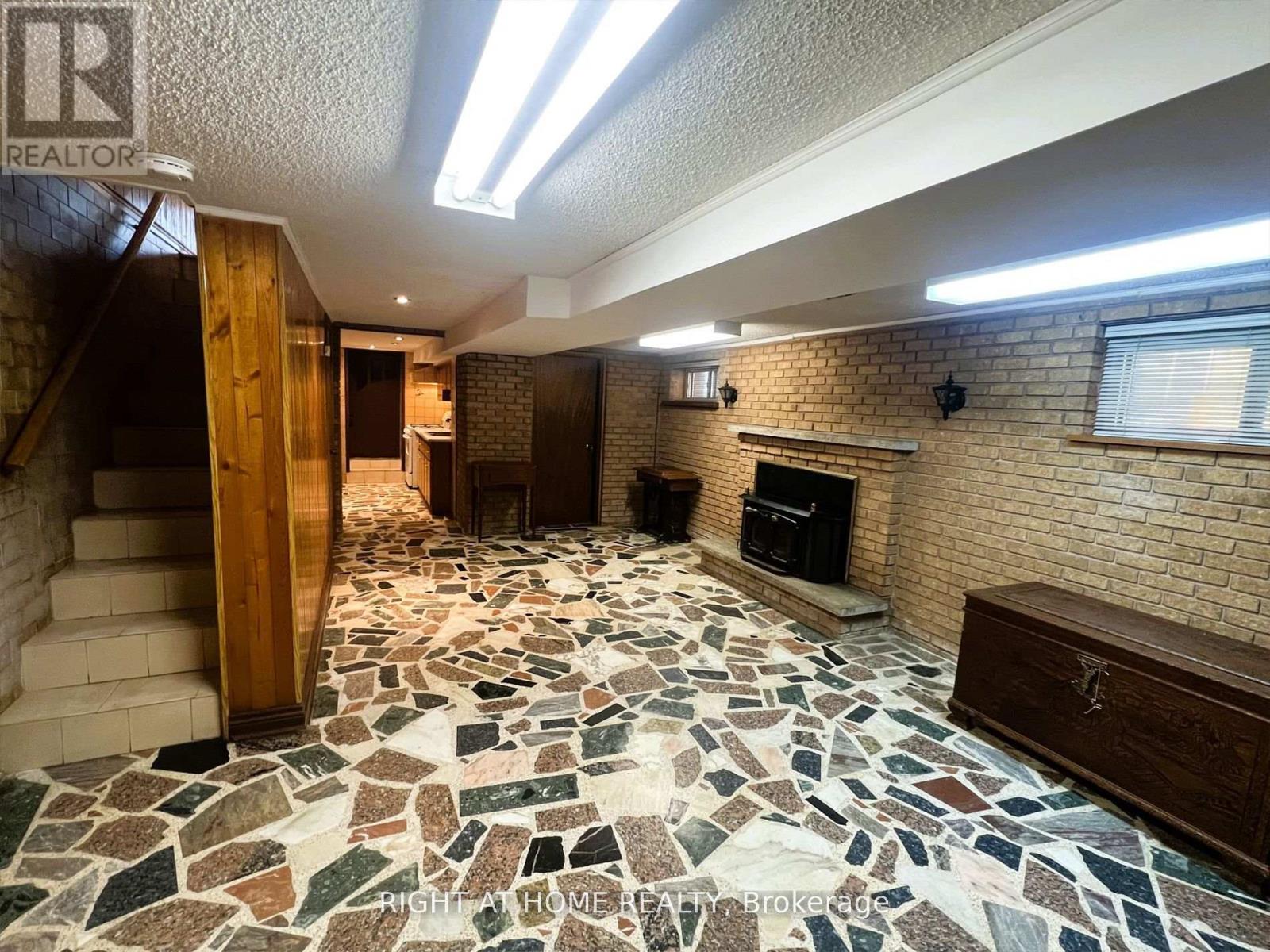 195 Rosethorn Avenue, Toronto, Ontario  M6N 3L3 - Photo 13 - W12747512