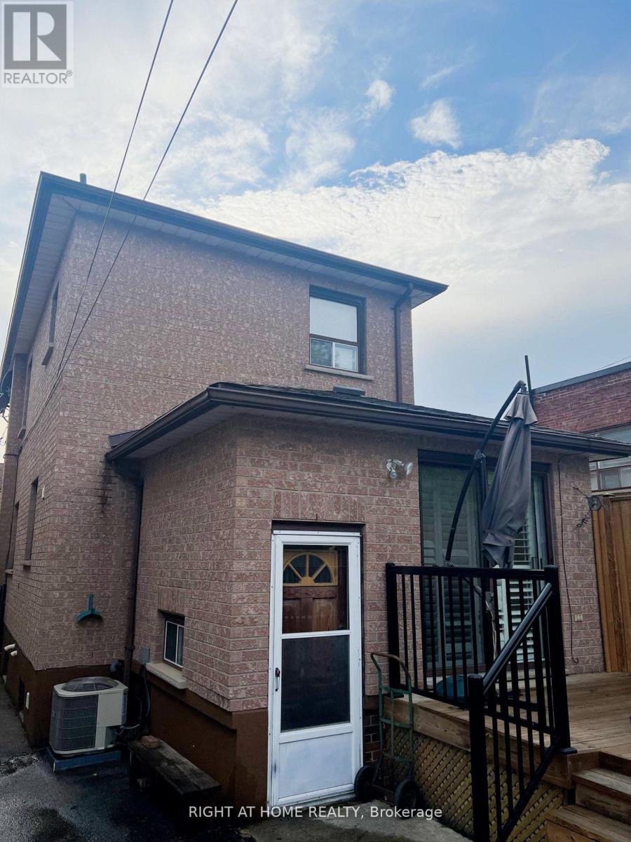 195 Rosethorn Avenue, Toronto, Ontario  M6N 3L3 - Photo 17 - W12747512