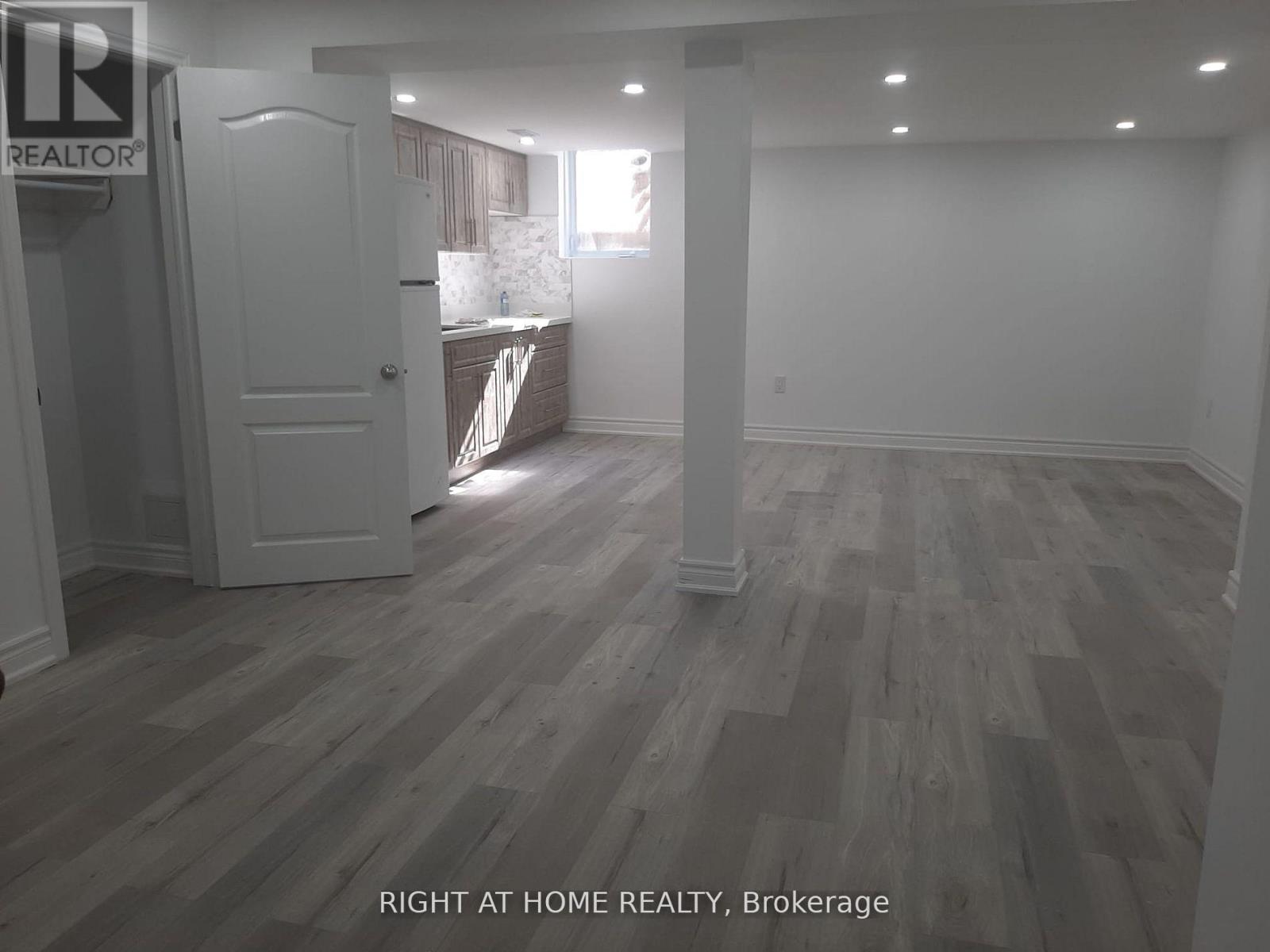 Studio 2 - 3222 Trelawny Circle, Mississauga, Ontario  L5N 5G5 - Photo 4 - W12747540