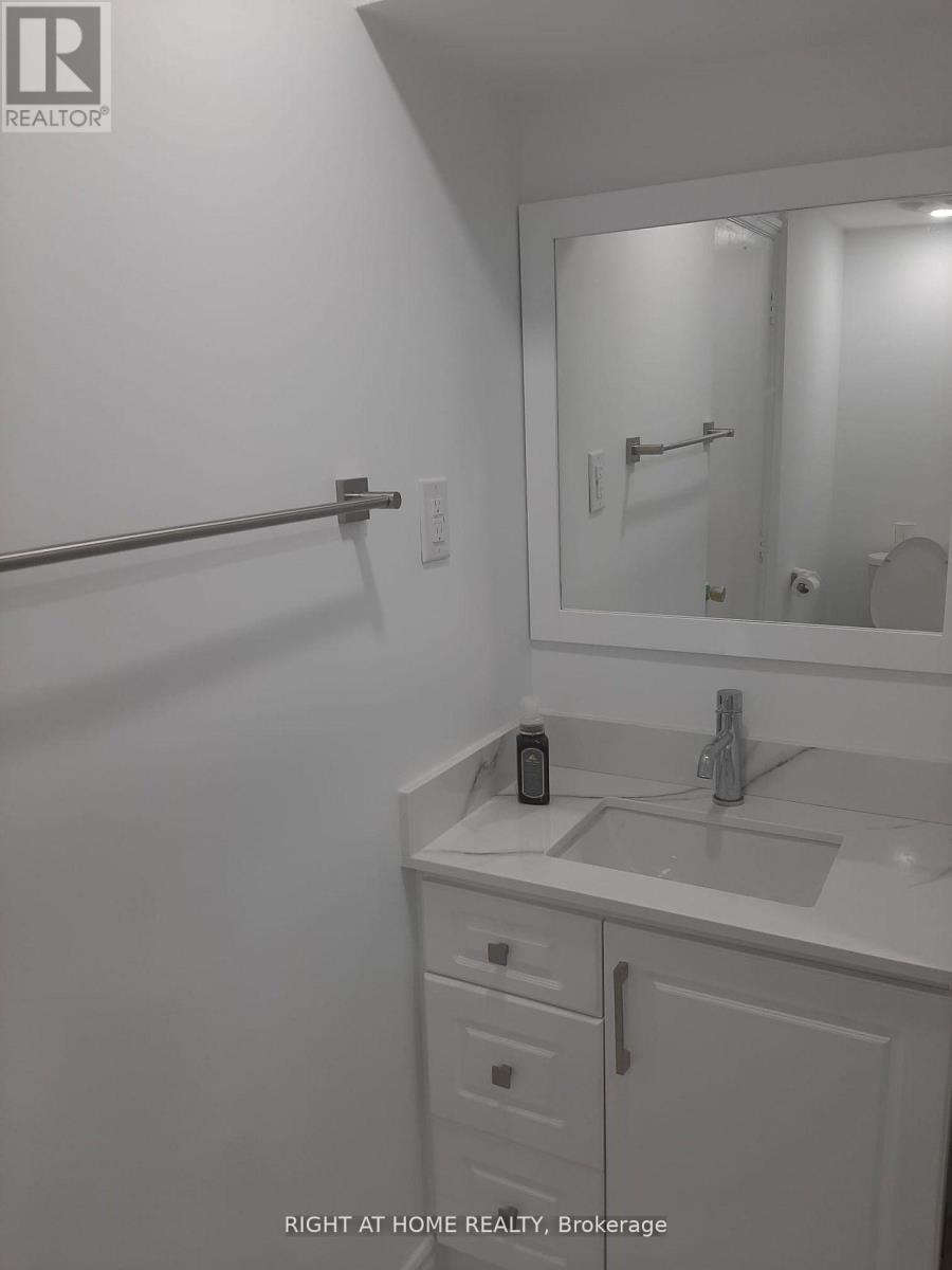 Studio 2 - 3222 Trelawny Circle, Mississauga, Ontario  L5N 5G5 - Photo 6 - W12747540