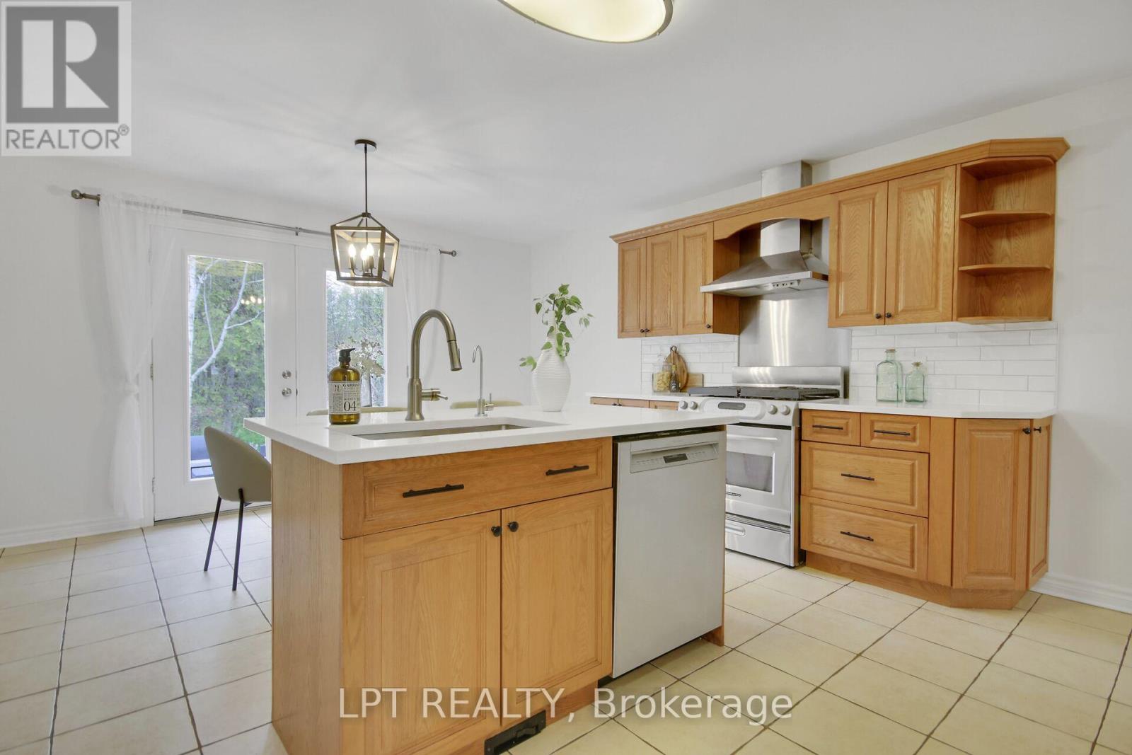 5719 Stuewe Drive, Ottawa, Ontario  K4M 1L2 - Photo 10 - X12506518