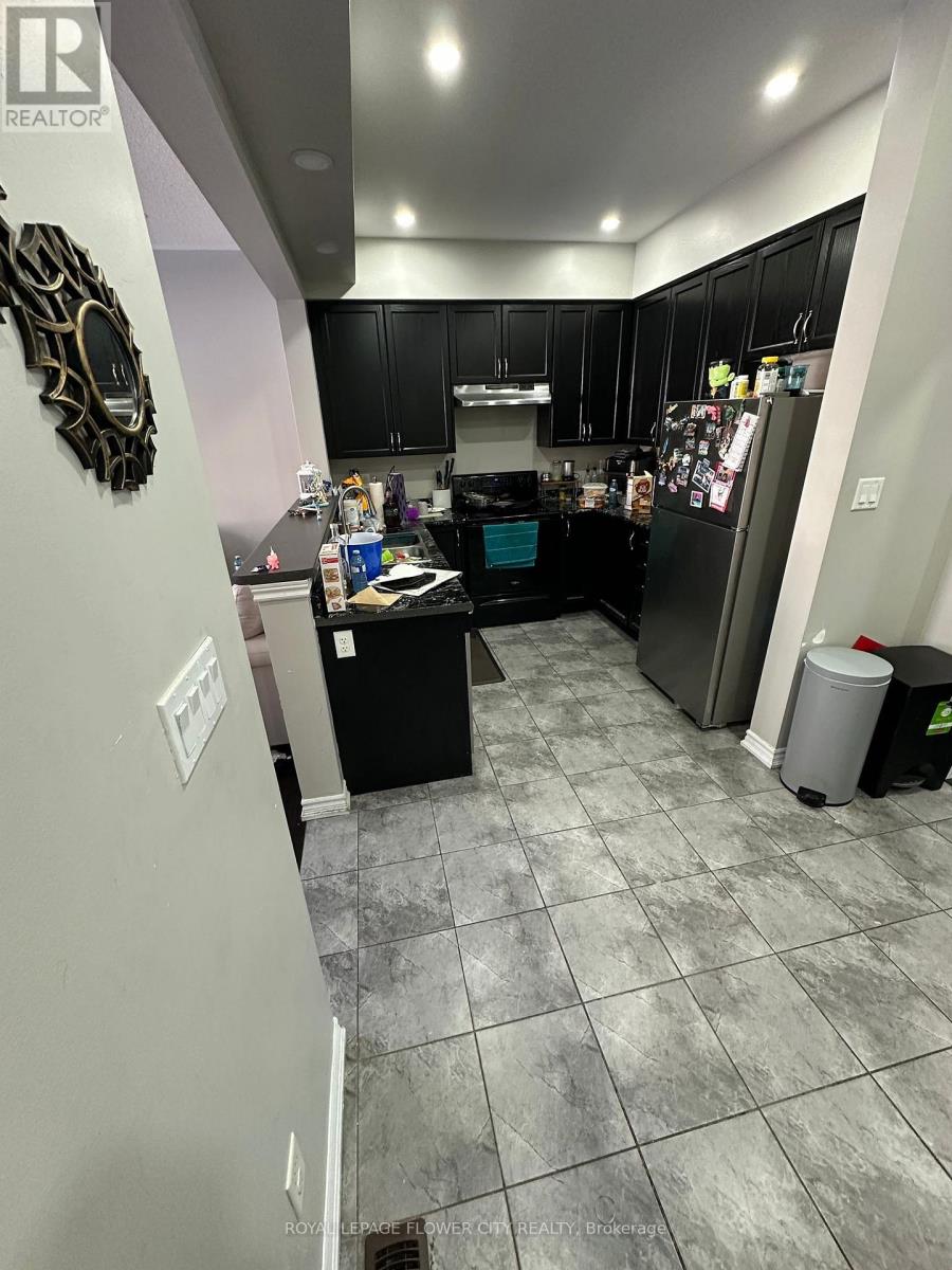 38 Walbrook Road, Brampton, Ontario  L7A 1K4 - Photo 6 - W12744442