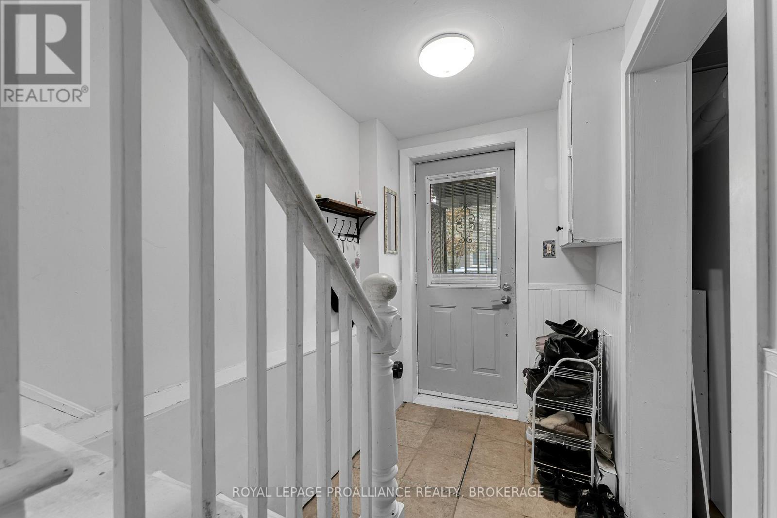 318 Sydenham Street, Kingston (East Of Sir John A. Blvd), Ontario  K7K 3M9 - Photo 3 - X12747574