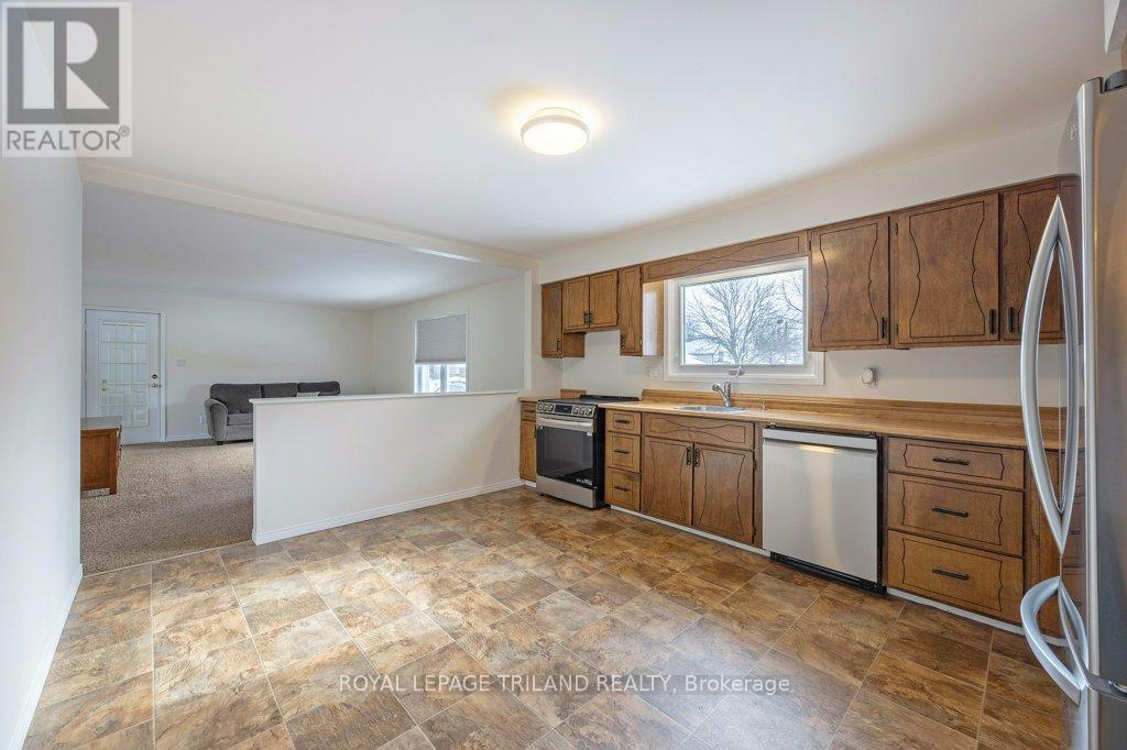 102 Alma Street, St. Thomas, Ontario  N5P 3B1 - Photo 10 - X12747600