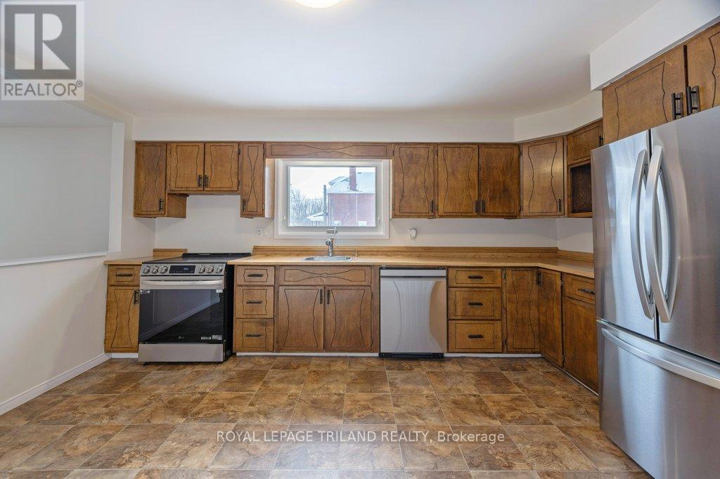 102 Alma Street, St. Thomas, Ontario  N5P 3B1 - Photo 11 - X12747600