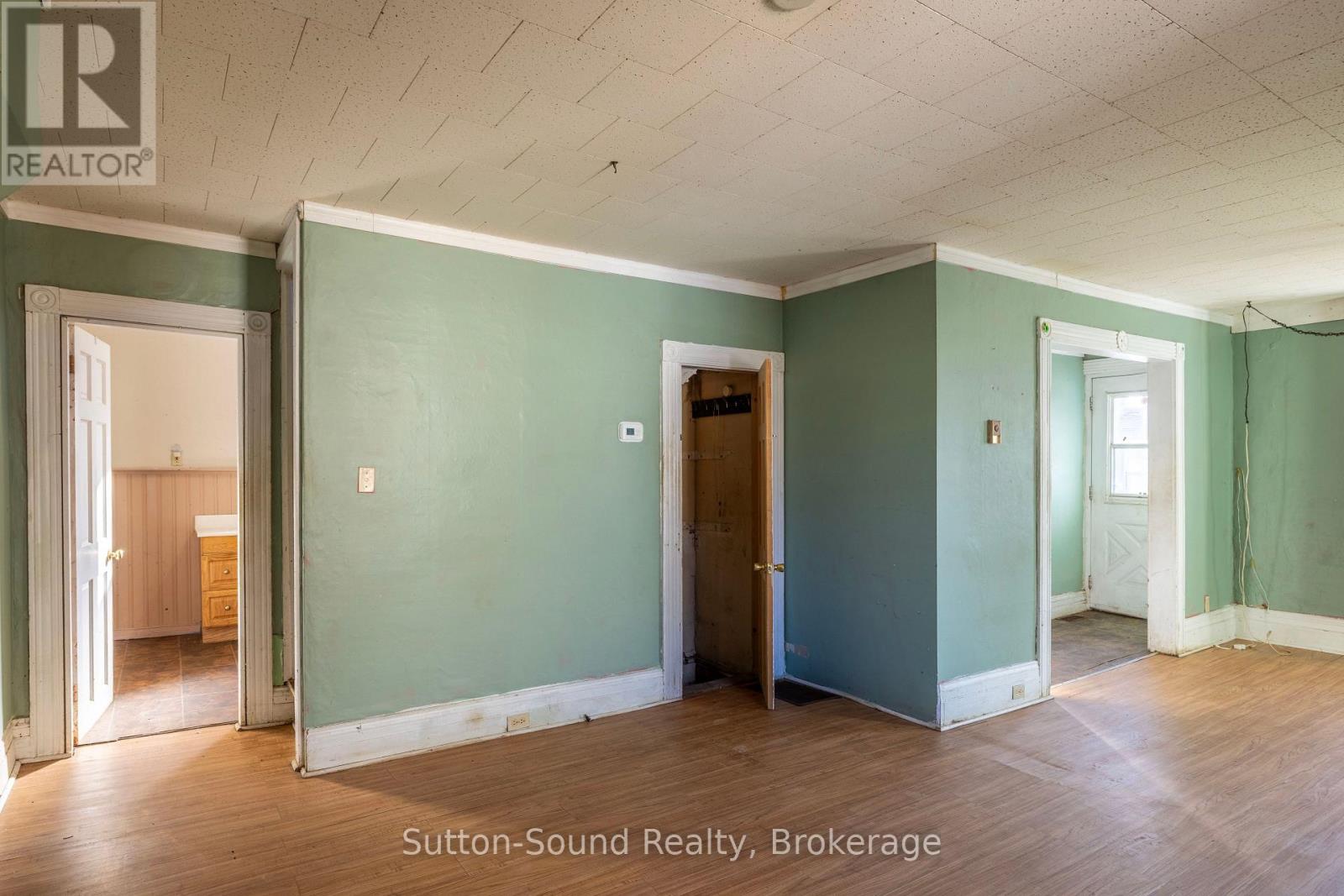 360 16th Street W, Owen Sound, Ontario  N4K 4A3 - Photo 5 - X12747644