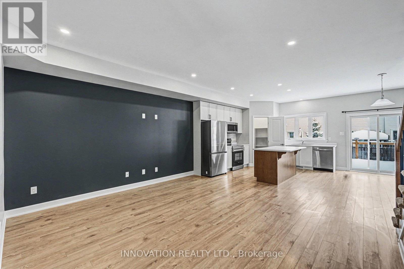 82 Vimy Ridge Crescent, Arnprior, Ontario  K7S 0H7 - Photo 2 - X12747620